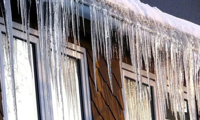 A tető hó elleni védelme: védelem a hó és jég ellen