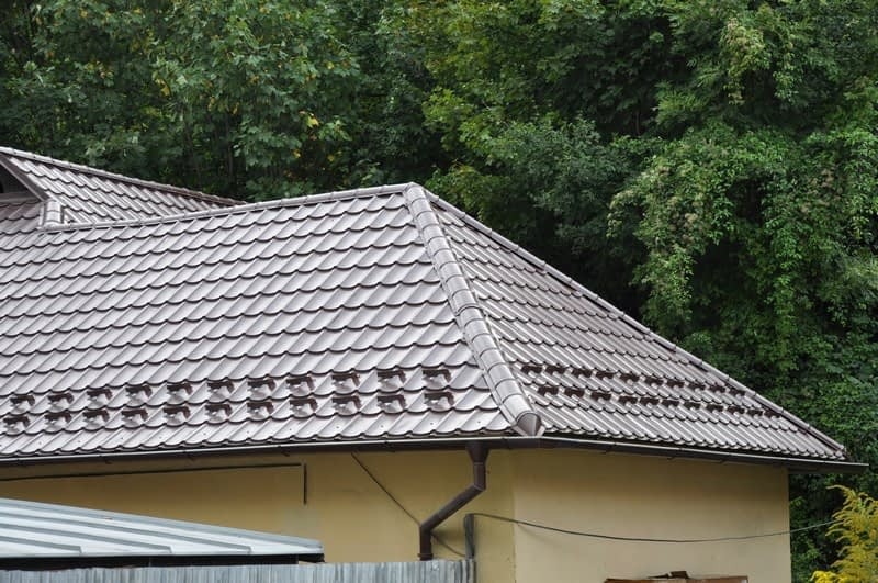 Mennyibe kerül az új tető a régi házra?